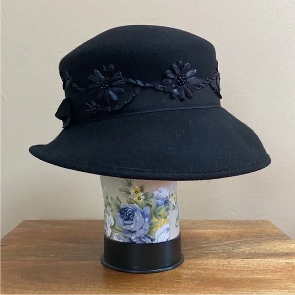 VTG BETMAR New York Black Wool Floral Design Hat - Picture 3 of 13